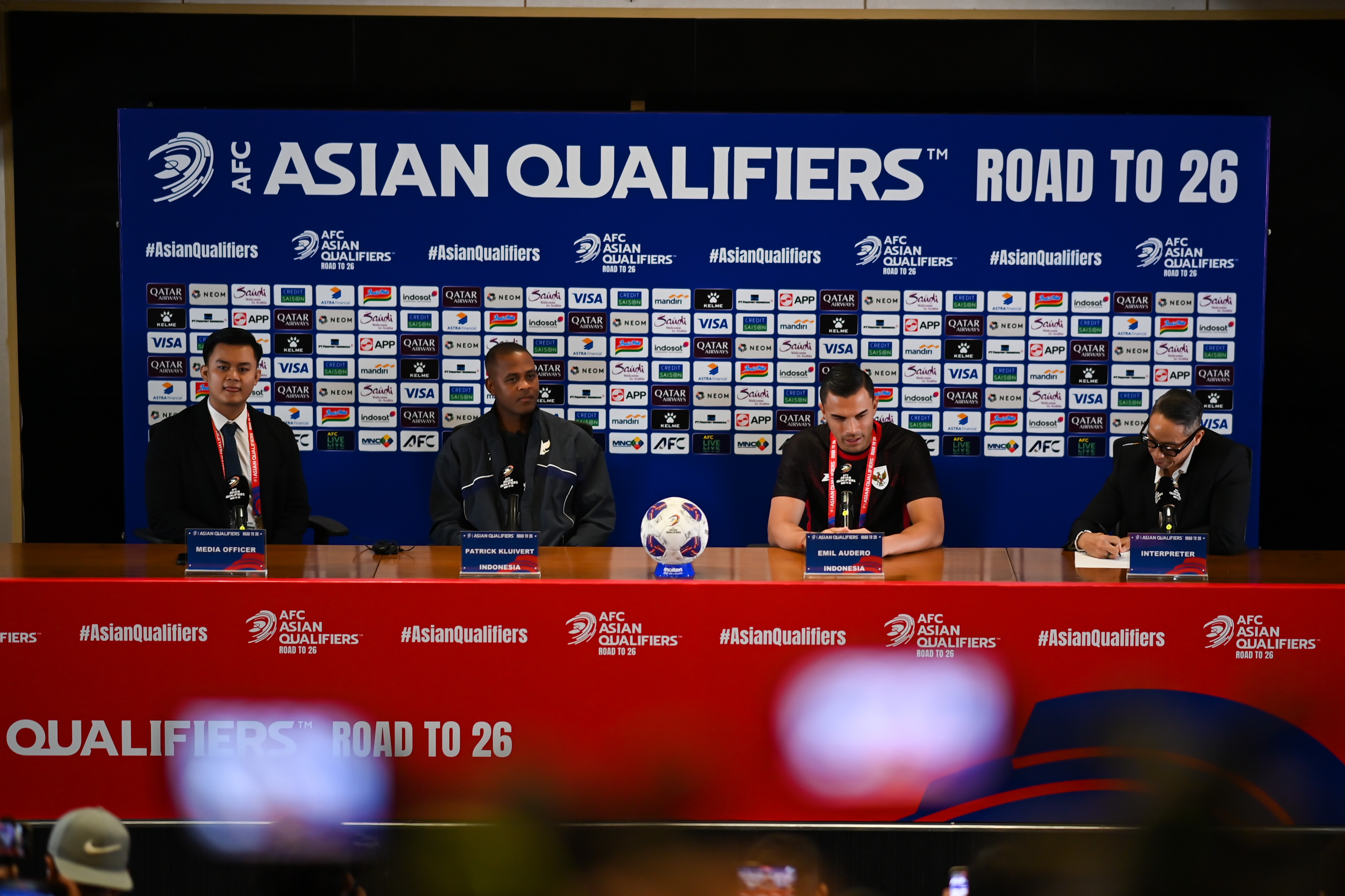 克魯伊維特：在巴厘島集訓很重要，訓練所有內容將在對國足時展現(xiàn)