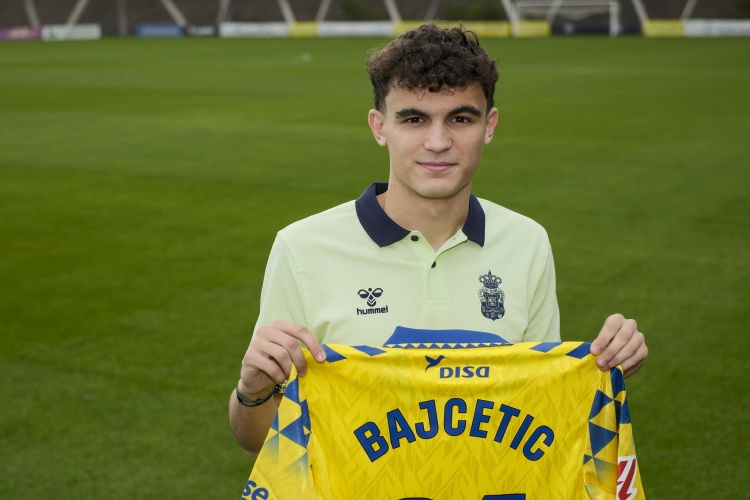 回聲報(bào)：腿筋受傷接受手術(shù)，巴伊切蒂奇想?yún)⒓蛹厩百愋韬蜁r(shí)間賽跑