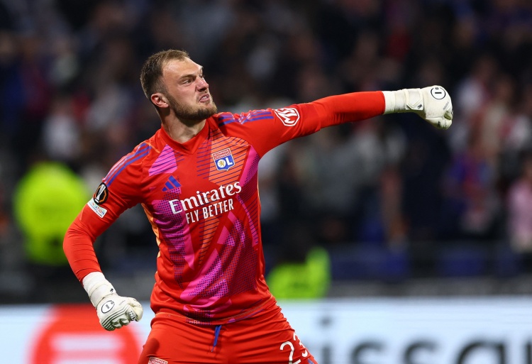 記者：米蘭將里昂門將盧卡斯-佩利視為邁尼昂替代人選