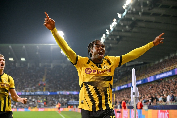 羅馬諾：多特一直拒絕藍(lán)軍對吉滕斯的報(bào)價(jià) 雙方的談判會繼續(xù)進(jìn)行