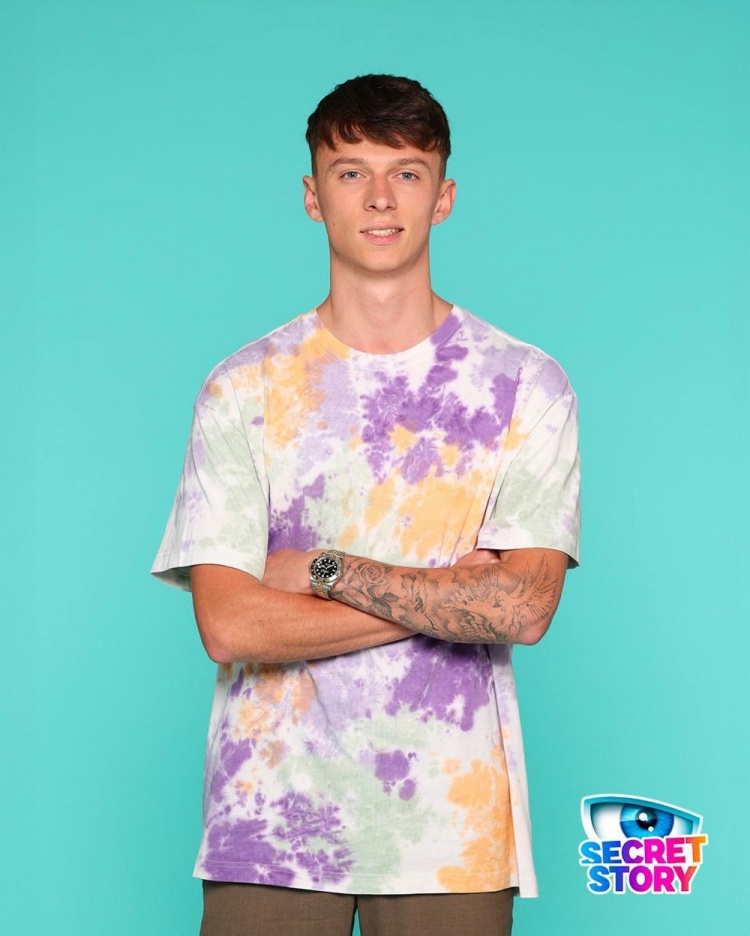 長得不是很像??阿扎爾最小的弟弟參加真人秀節(jié)目