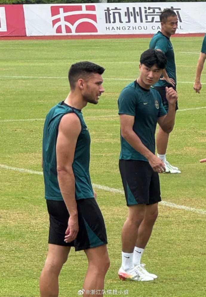 體壇報(bào)：華裔球員鄭家騁、克羅地亞前鋒皮薩契奇正在浙江隊(duì)試訓(xùn)
