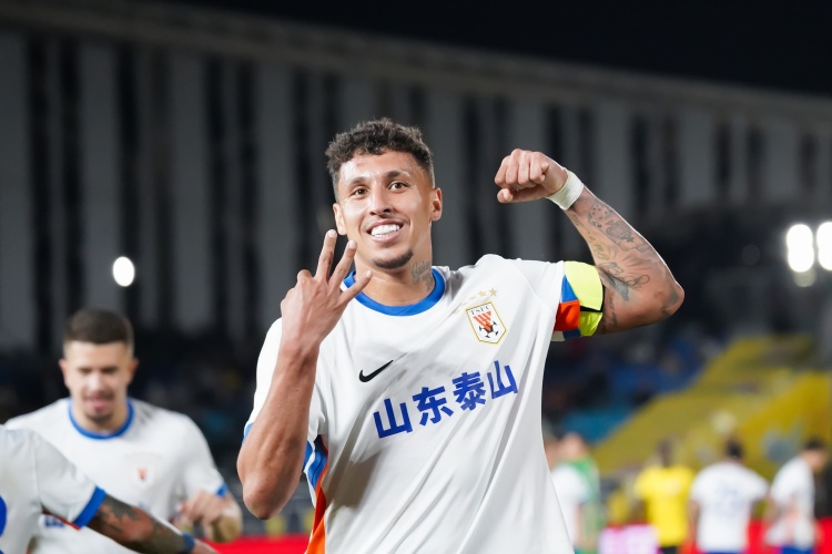 媒體人：如果決定歸化克雷桑，從現(xiàn)在就得開始做打算