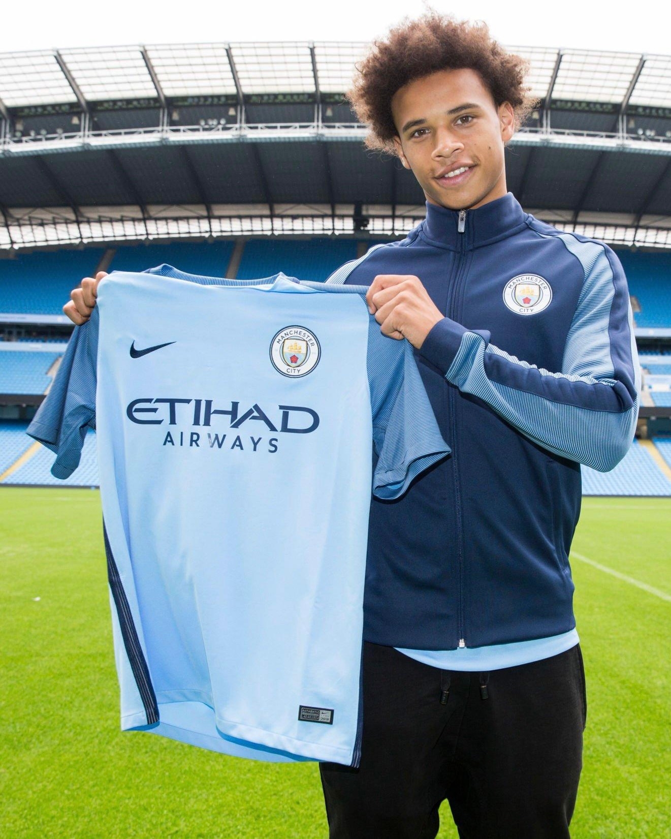 9年前曼城5200萬購入薩內(nèi)，23歲時其巔峰身價上億&現(xiàn)29歲前往土超