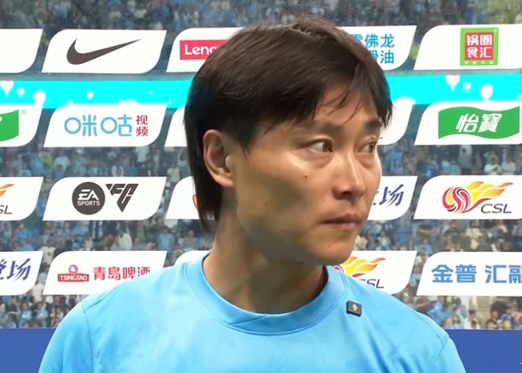 完成生涯告別戰(zhàn)！費(fèi)煜：我想對球迷說我愛你們，我愛大連！