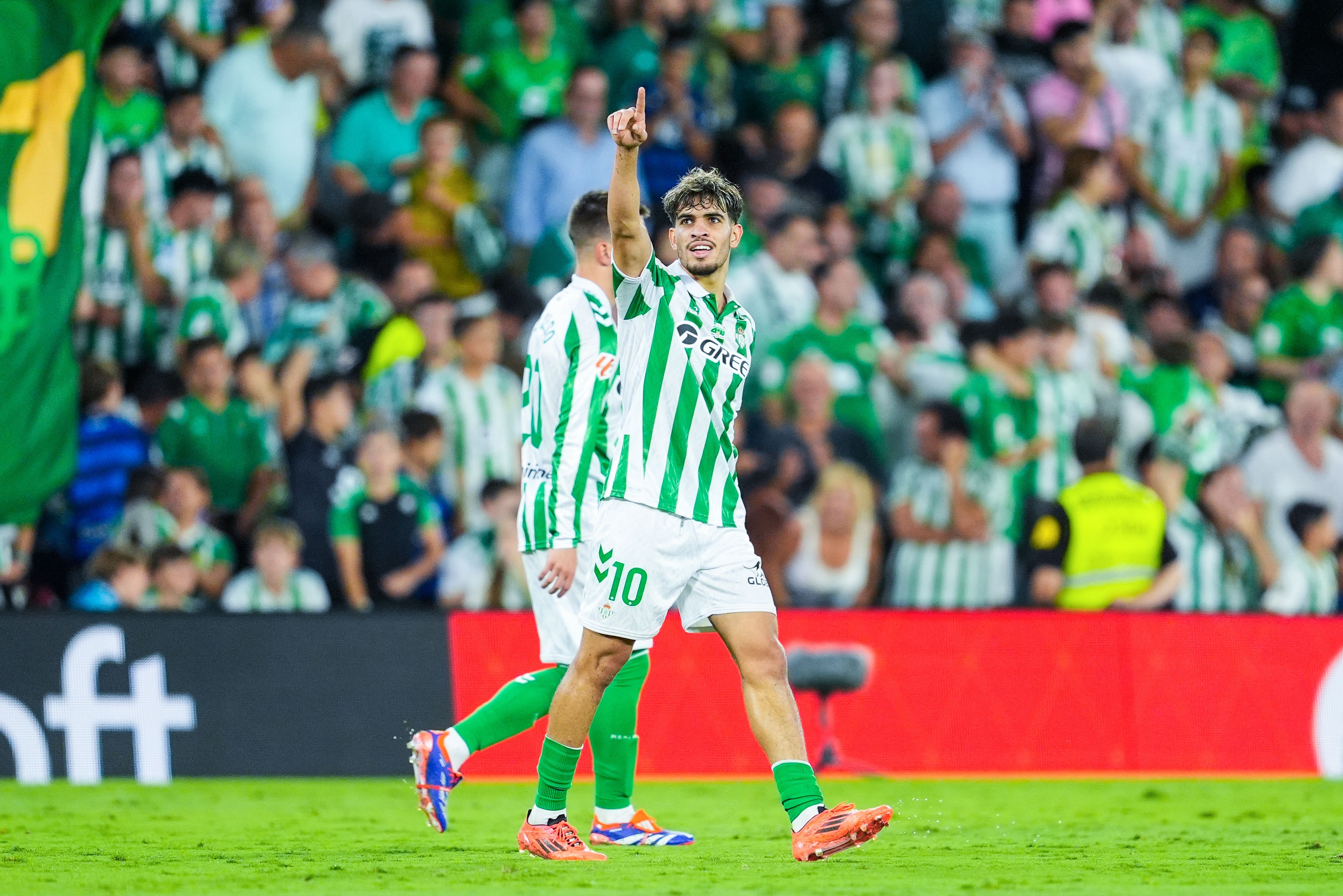 迪馬：科莫買邊鋒首選貝蒂斯的阿布德，羅德里格斯和里克爾梅候選