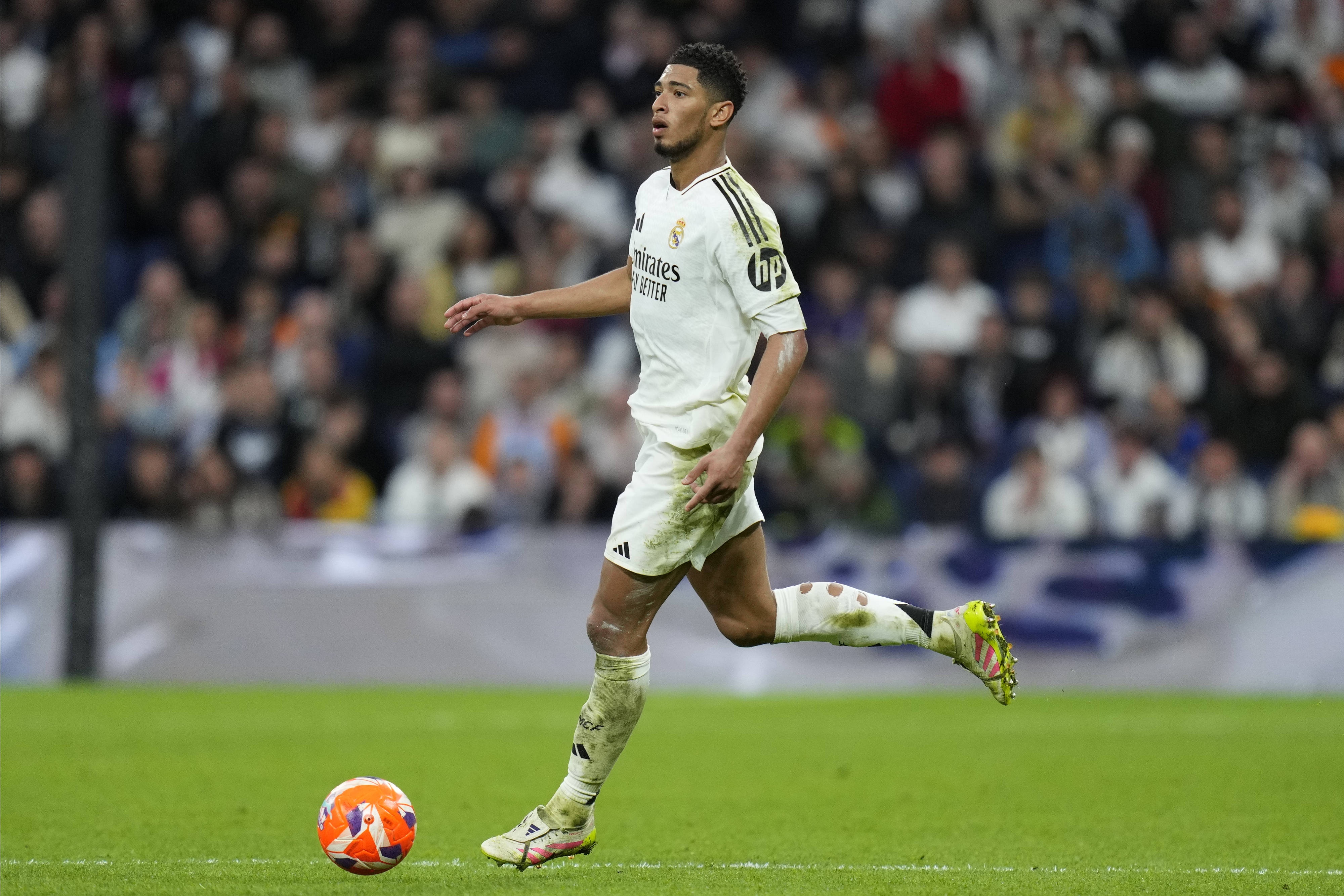 記者：阿隆索認(rèn)為貝林厄姆在皇馬定位更應(yīng)該是中場(chǎng)，而非前腰