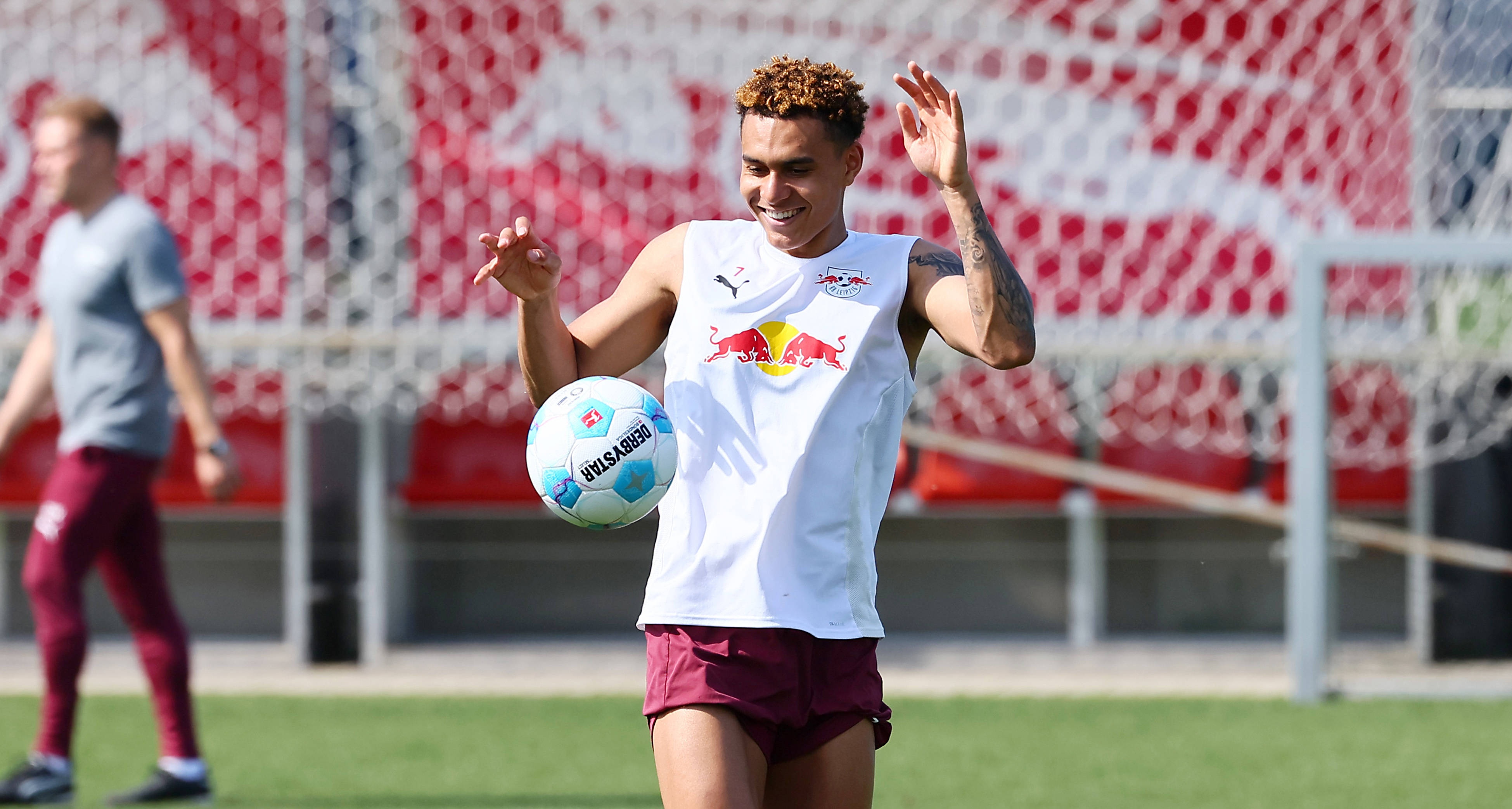 英媒：阿森納等多隊(duì)關(guān)注20歲左邊鋒努薩，萊比錫估價(jià)4500萬(wàn)歐