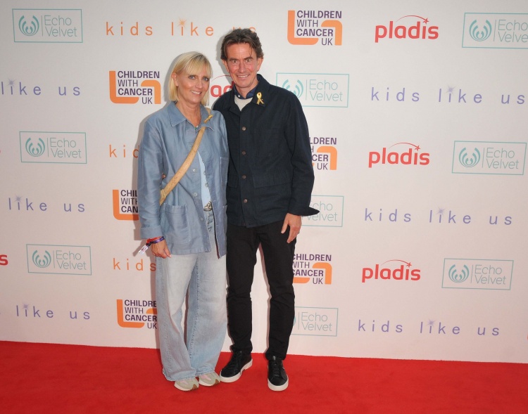 好老婆！弗蘭克執(zhí)教初期收入不高，妻子在經(jīng)濟方面給了很大支持