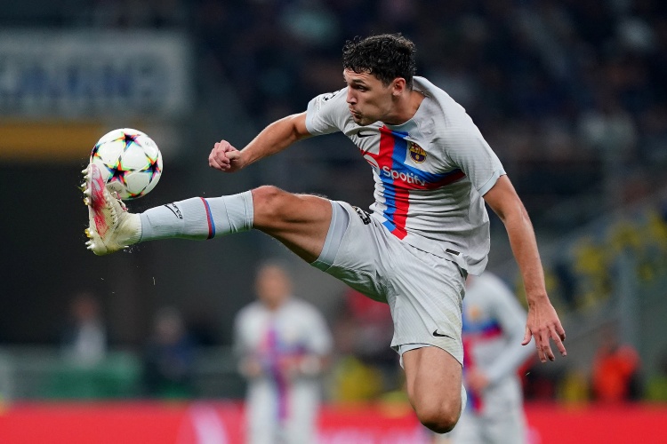 塞爾：滕森拒絕了沙特的報價，他希望留在巴薩履行最后一年合同