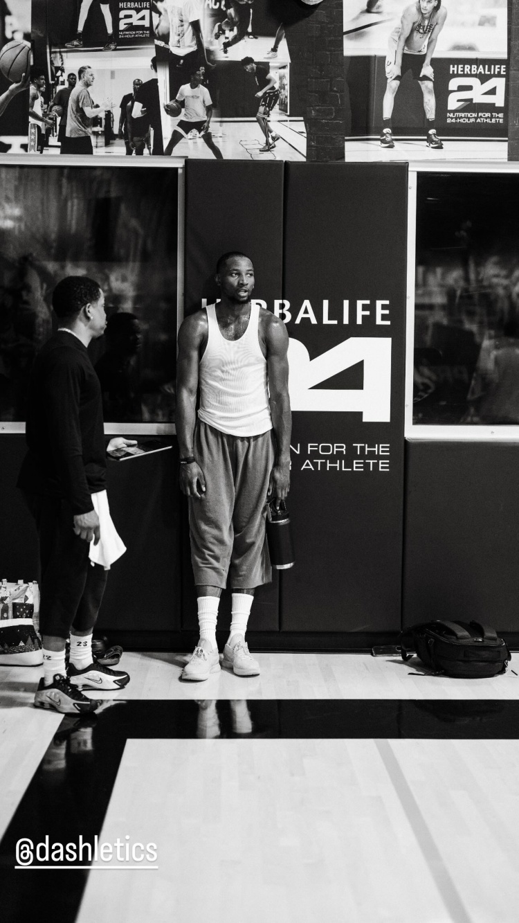 庫(kù)明加想不想回？鄧?yán)S：如果他跟我們簽 那我們就認(rèn)為他想回