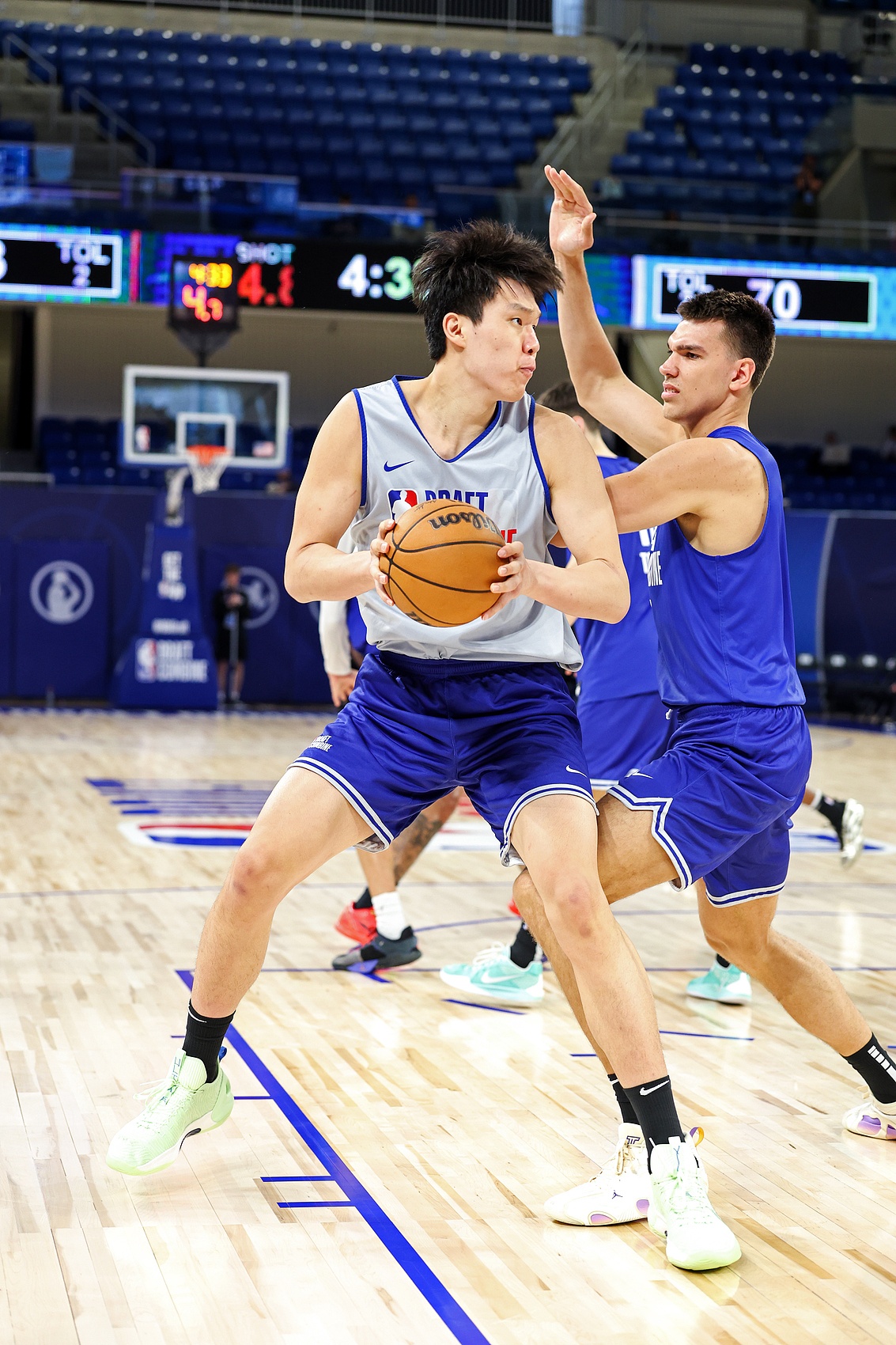 Shams：熱火雙向合同簽下密歇根大學(xué)俄羅斯七尺中鋒戈?duì)柦? 
                                         class=