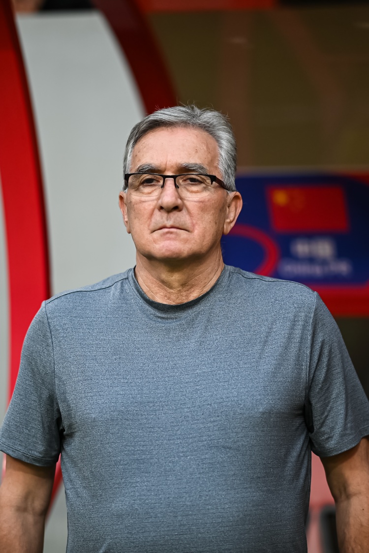 伊萬(wàn)執(zhí)教國(guó)足戰(zhàn)績(jī)：14場(chǎng)4勝2平8負(fù)，提前1輪無(wú)緣2026美加墨世界杯