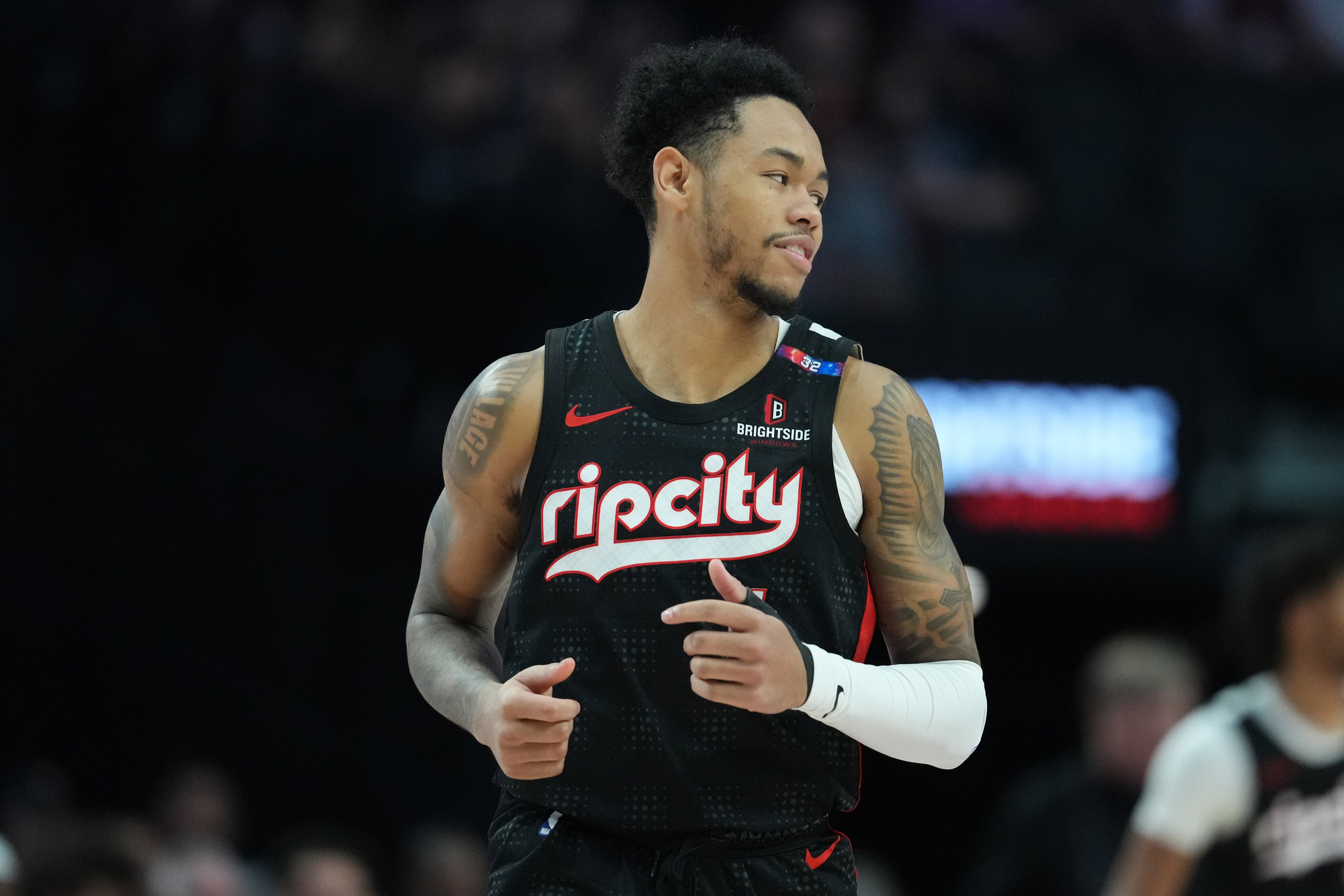 美記：綠軍可能交易A-西蒙斯和尼昂 以騰出空間留下科內(nèi)特&霍福德