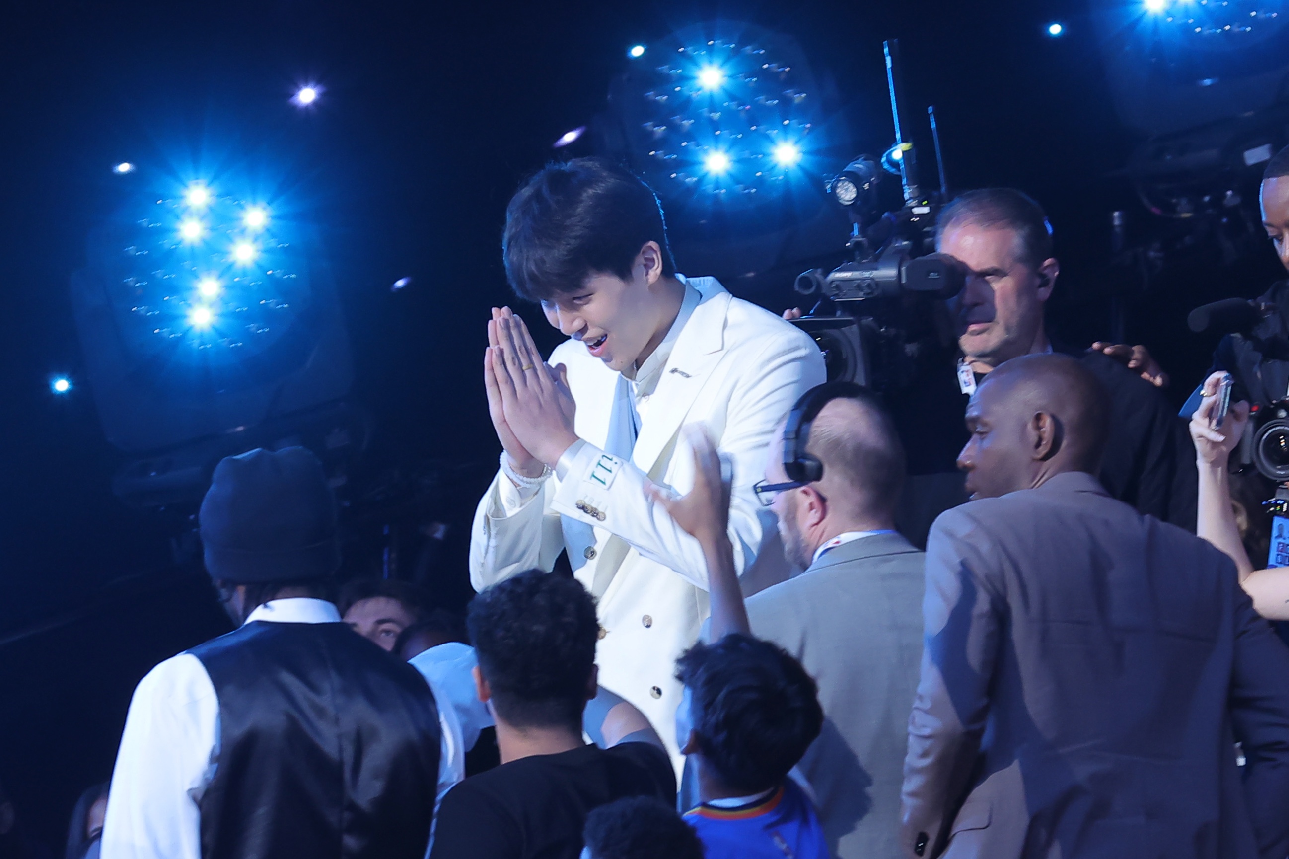 楊瀚森和克林根搭雙塔??比盧普斯：還沒想過 但他倆球風(fēng)挺互補(bǔ)