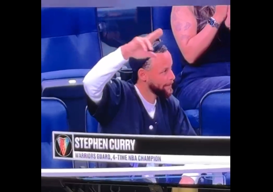 ??金州滴神！庫(kù)里首次觀戰(zhàn)金州女武神 大通中心的球迷沸騰了