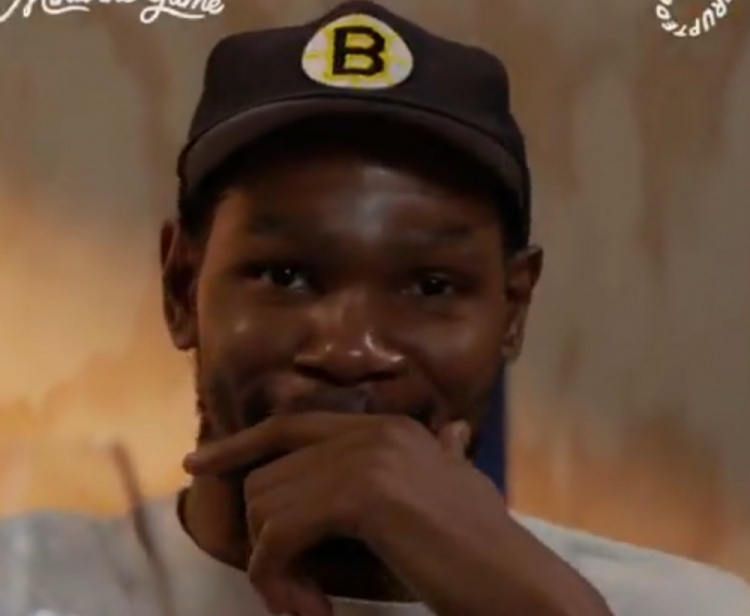 詹杜對話??杜蘭特做客詹姆斯播客節(jié)目 視頻內(nèi)容將于明天播出