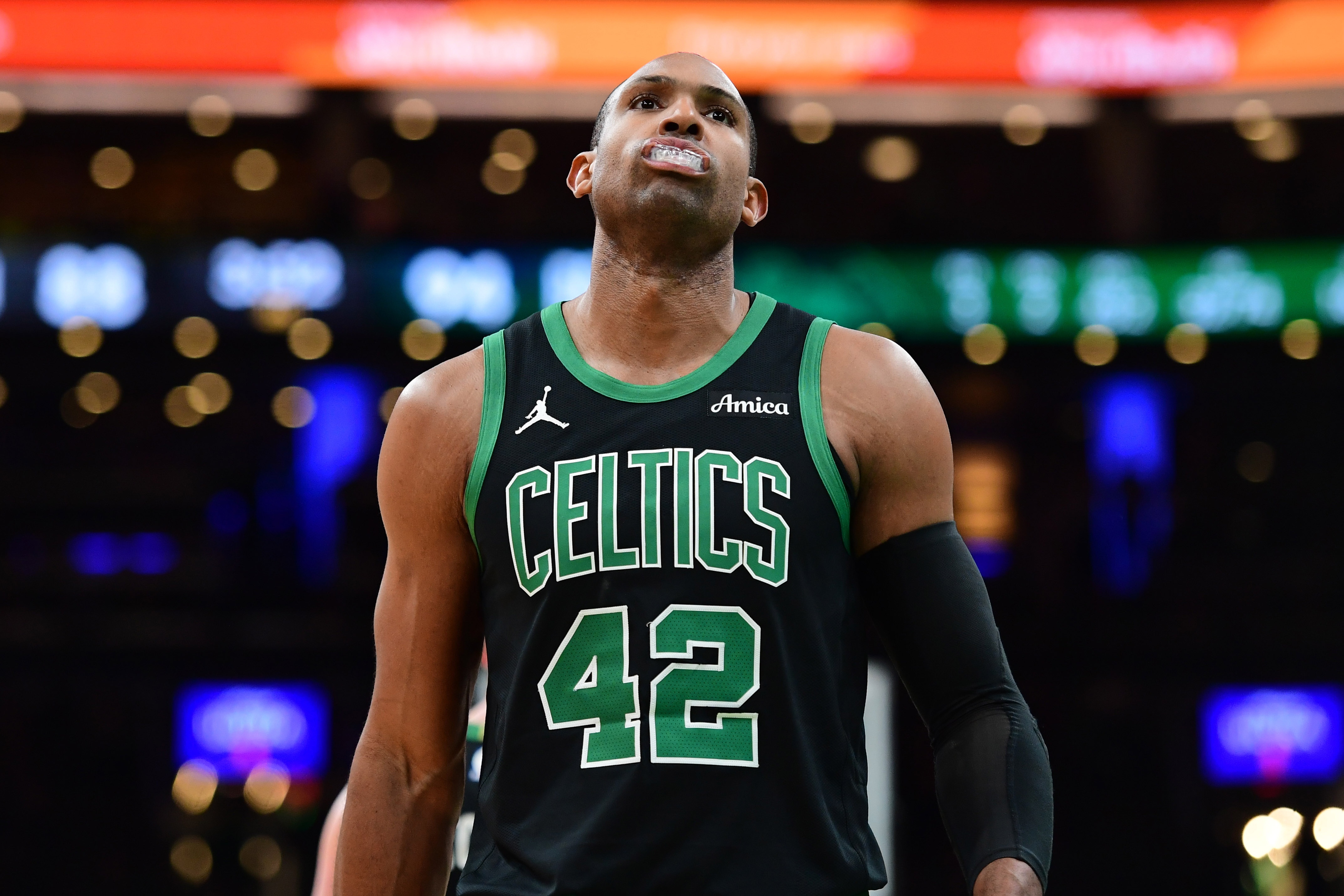 隊(duì)記：霍福德在仔細(xì)評(píng)估個(gè)人選擇 預(yù)計(jì)不會(huì)很快做出決定