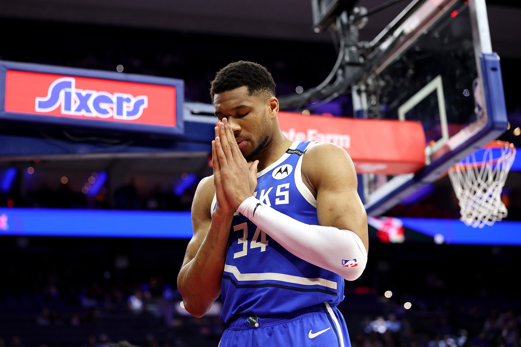 Shams：字母的心態(tài)沒變 仍在觀望雄鹿是否是最適合自己的地方