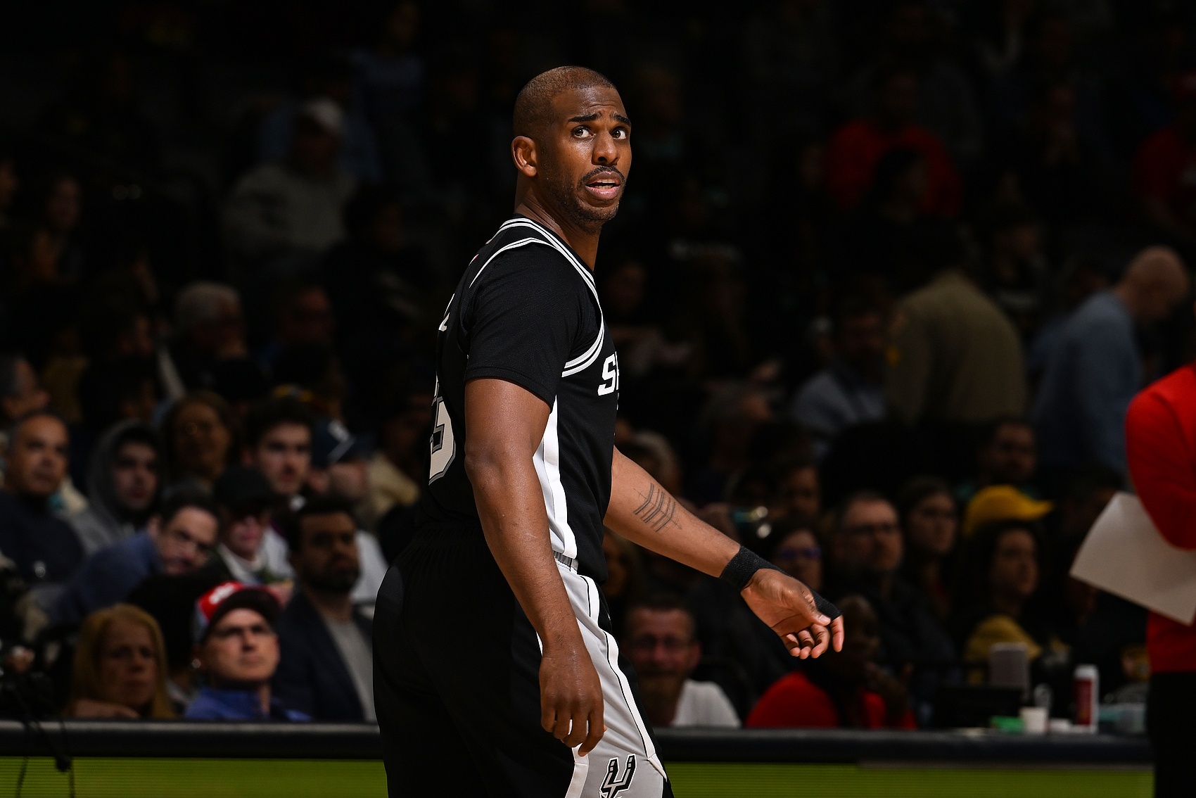 打滿82場！40歲想出任首發(fā)~Shams：保羅昨天和雄鹿官員進行了交流