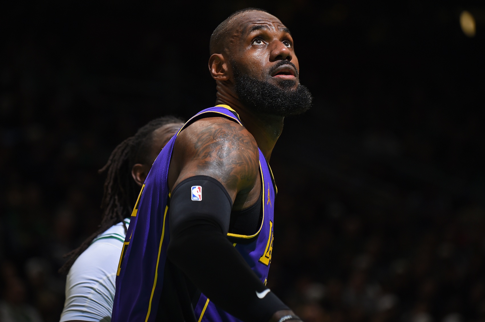 阿里納斯：若詹姆斯真想爭(zhēng)冠 他完全可以跳出合同&500萬(wàn)簽約騎士