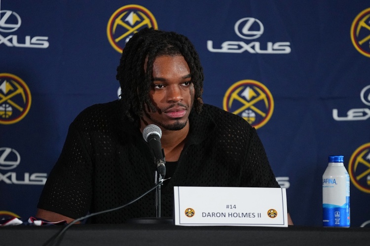 去年22號(hào)秀！掘金夏聯(lián)主帥：霍姆斯的準(zhǔn)備很扎實(shí) 他可以全力出戰(zhàn)