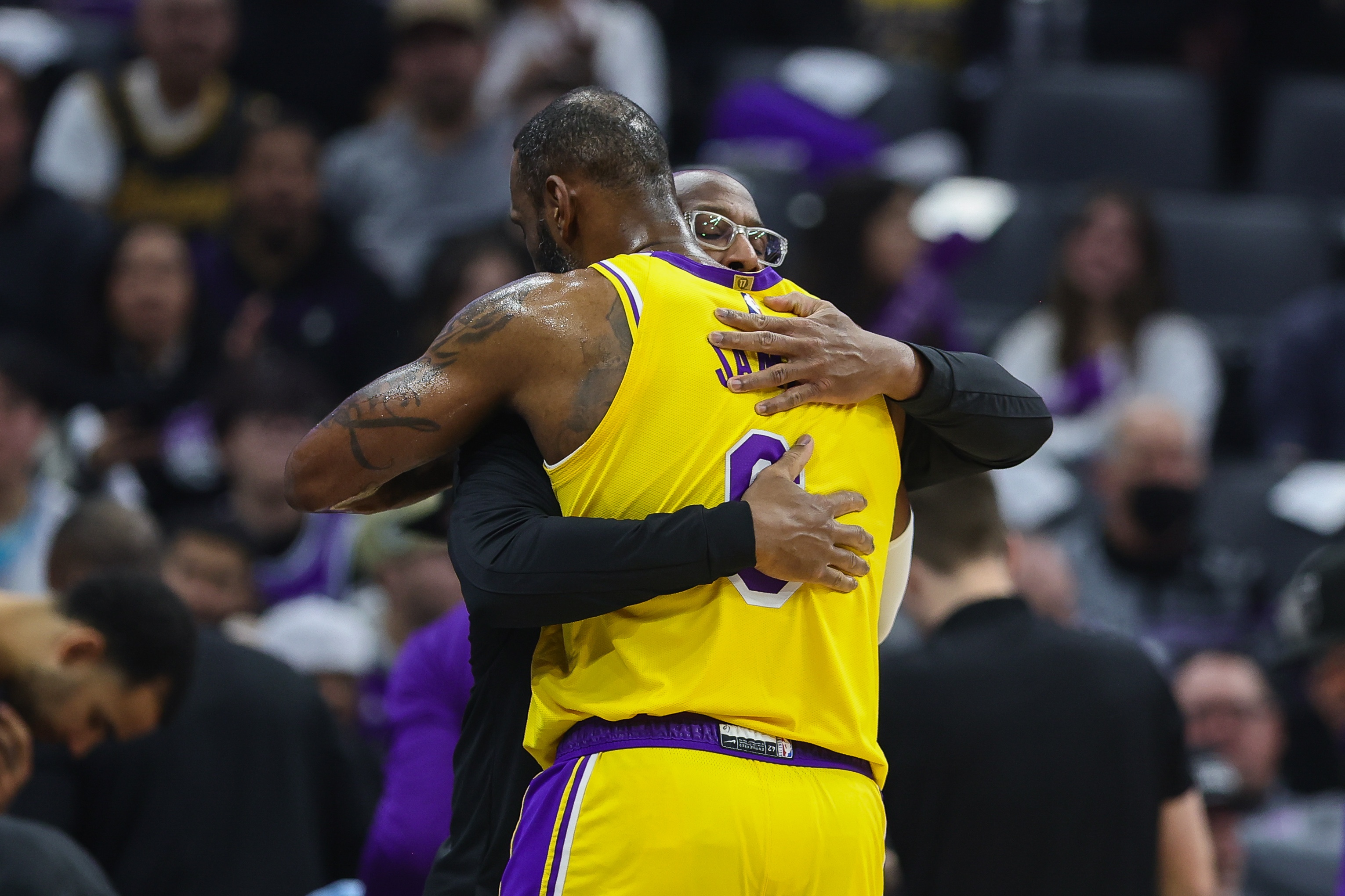 厄爾-克拉克：我打得好布朗把我換下  回來(lái)后詹姆斯跟我說(shuō)不理解