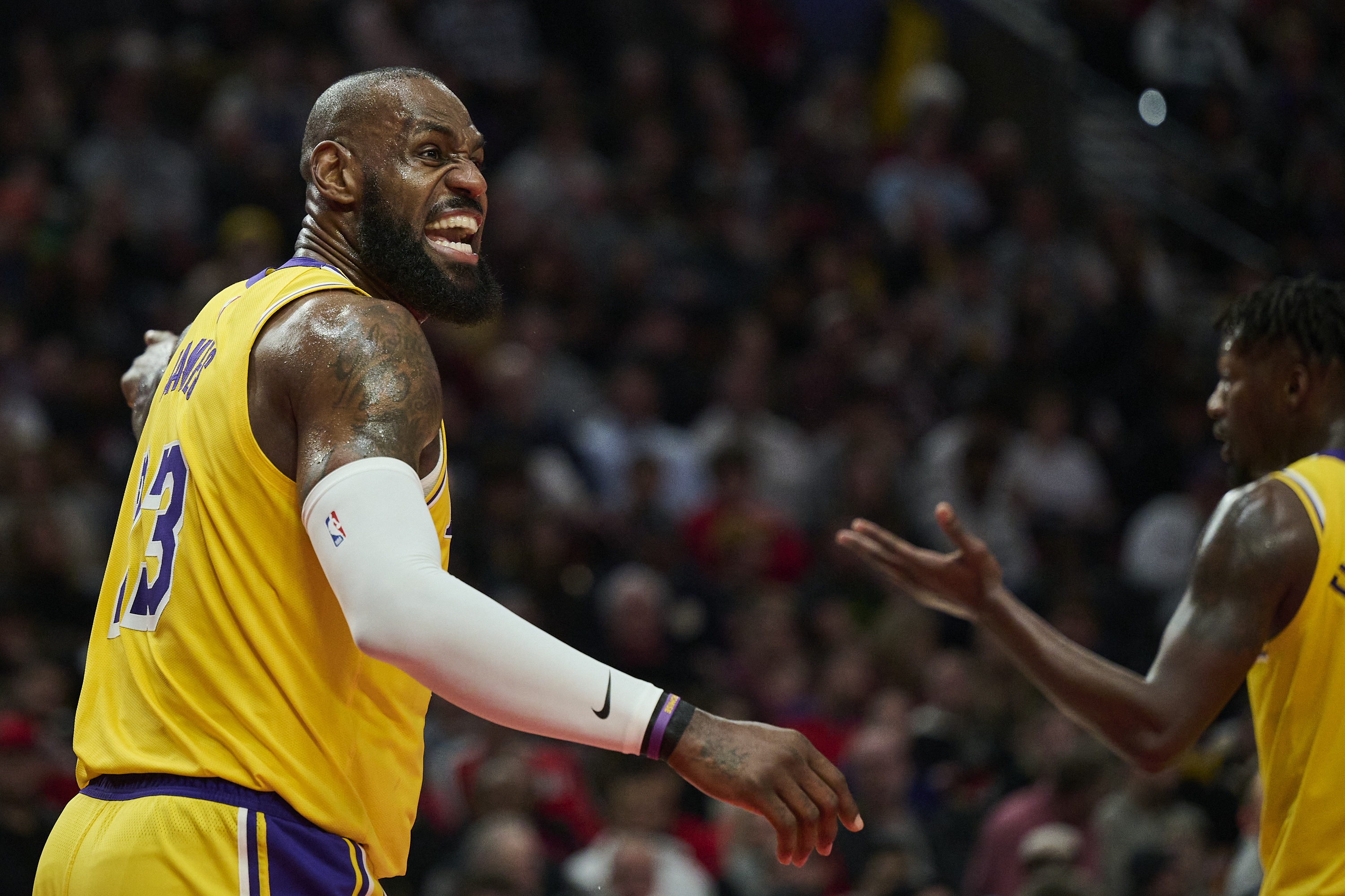 老詹沒聯(lián)系艾頓？皮爾斯：他馬上退役了 發(fā)了一輩子短信他累了