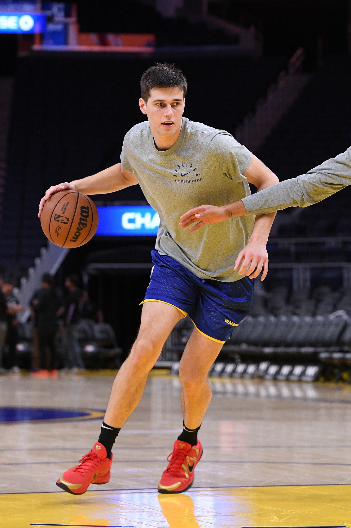 ??什么選手？勇士52號秀圖希半場3中0一分未得 罰球也2中0...