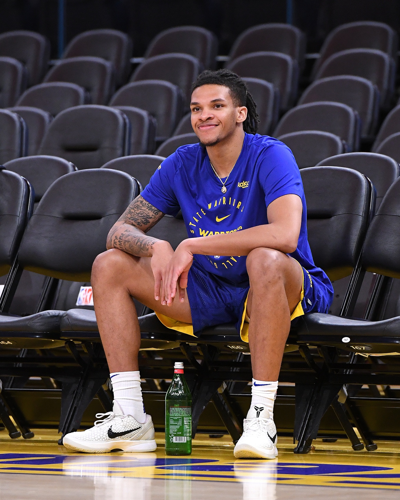 填滿數(shù)據(jù)欄！56號(hào)秀理查德9中5拿到12分4板3助3斷1帽