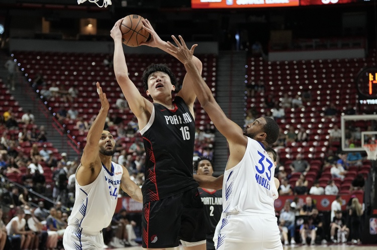 楊瀚森：第一次打這么快節(jié)奏的比賽 沒打幾分鐘就喘不上氣&沒勁了