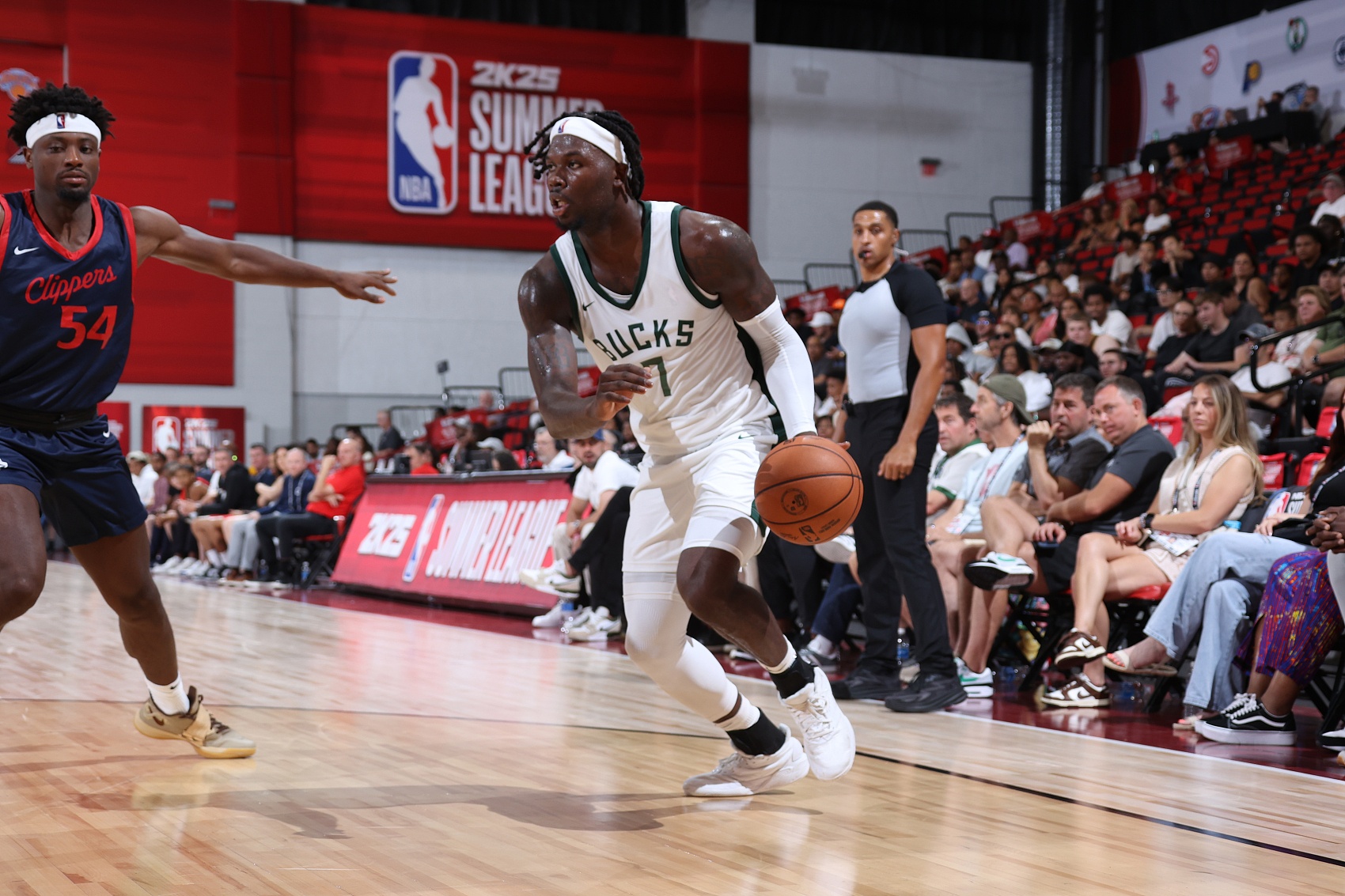 拼勁十足！克里斯-利文斯頓16中6砍全隊最高21分外加9板5助2帽