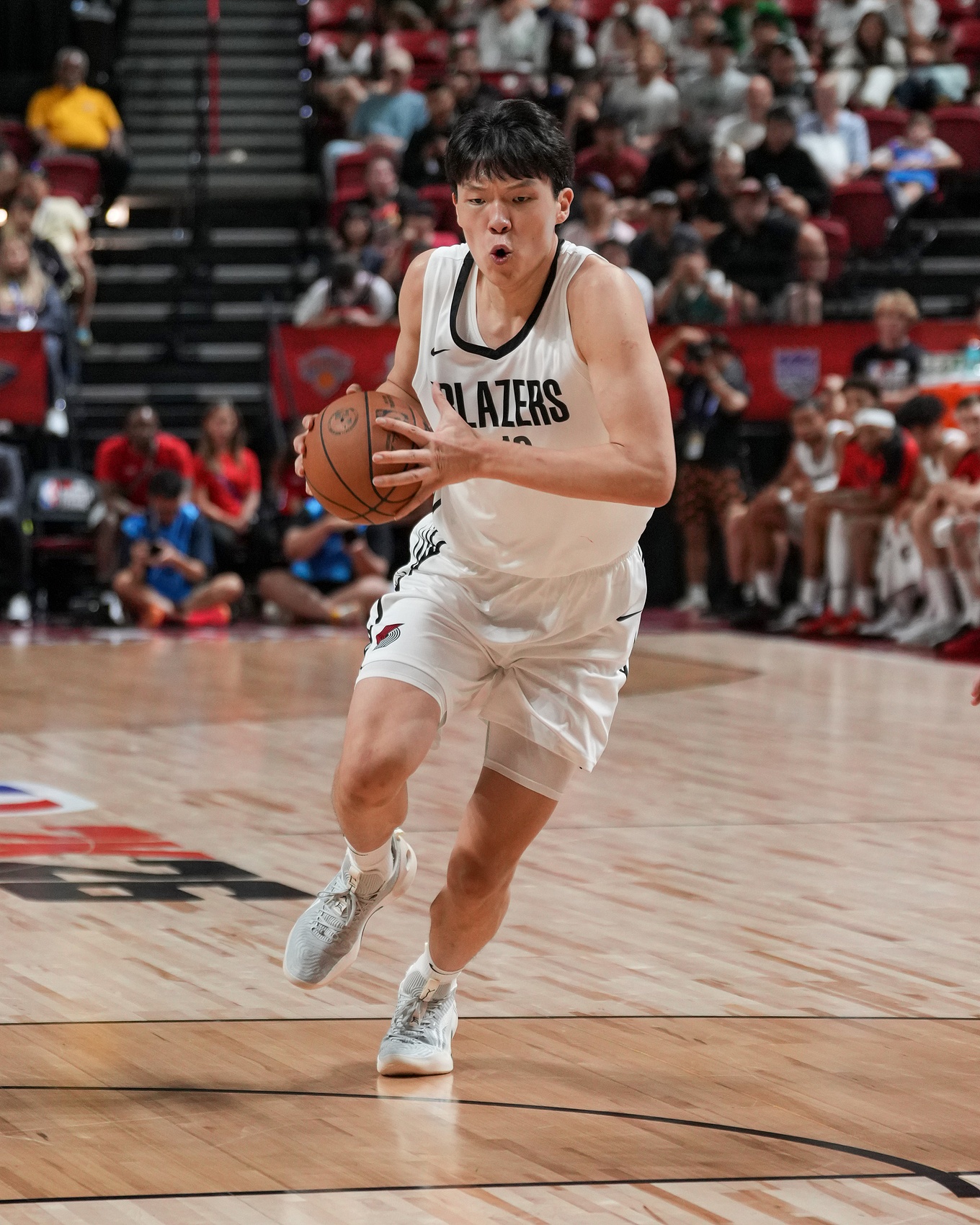 楊瀚森：我希望做更多事情來幫助球隊(duì)獲勝 輸球后還是很沮喪的