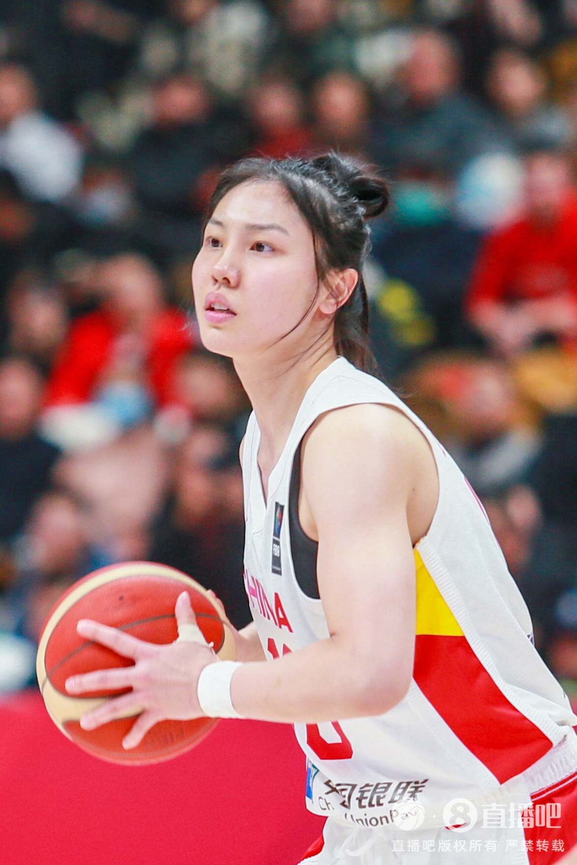 表現(xiàn)不俗！張茹8投5中得到10分5板2助 正負值+10