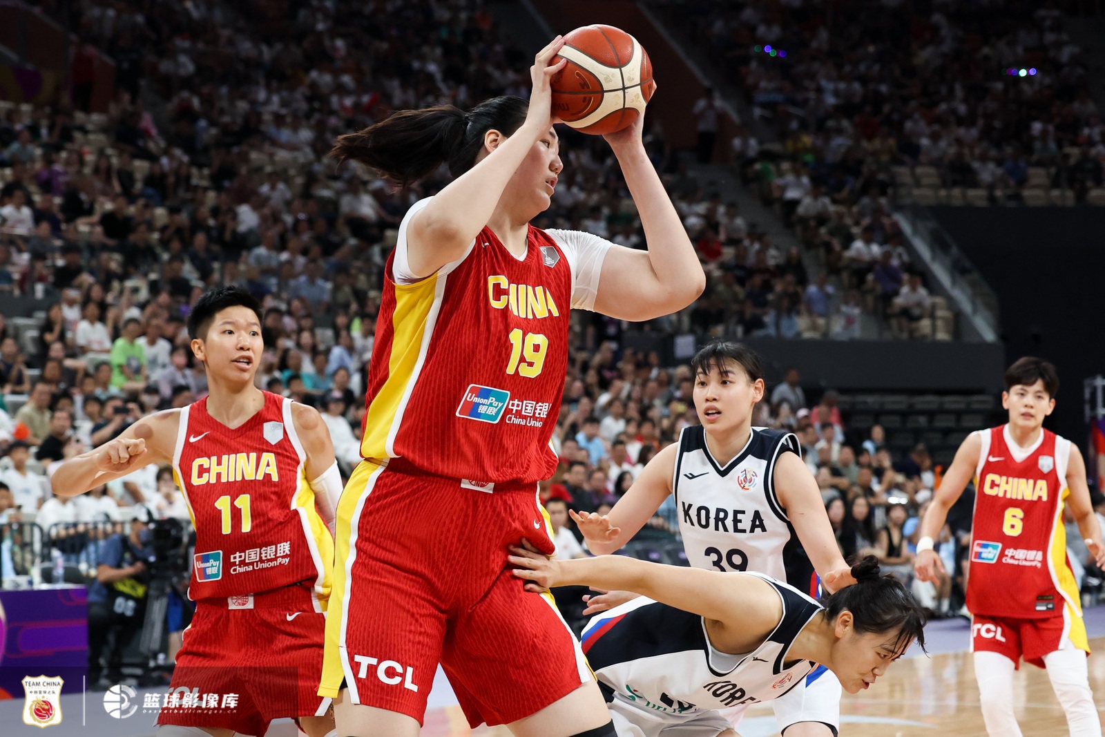 ??小孩欺負大人！張子宇8中8超高效砍18分4板 下半場首發(fā)改戰(zhàn)局