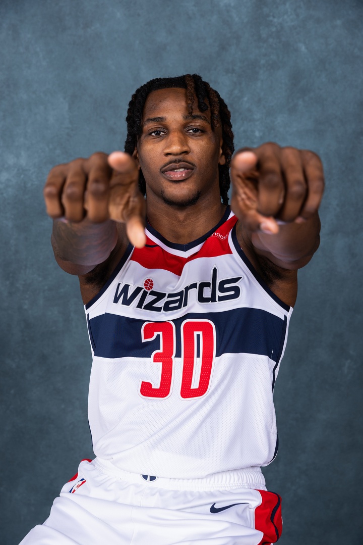 防守端放開(kāi)掄！沃特金斯僅10分5板2助 但8搶斷平夏聯(lián)紀(jì)錄&還有3帽