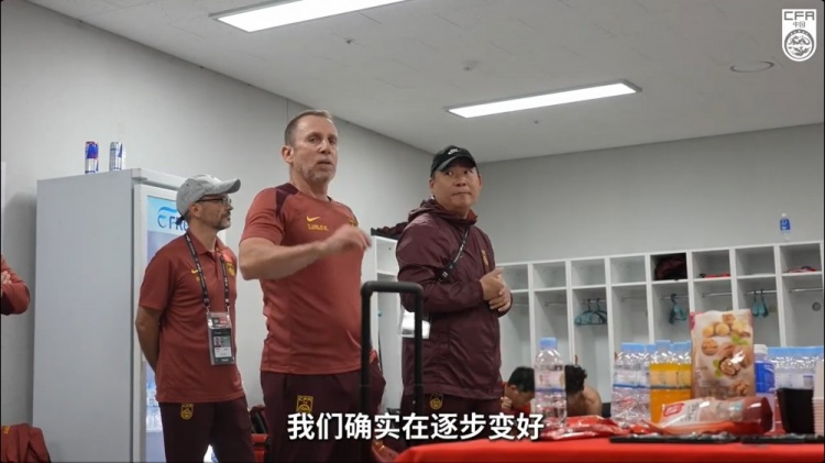 久帥更衣室總結(jié)：前兩場雖然輸了但表現(xiàn)不錯(cuò)，我們確實(shí)在逐步變好