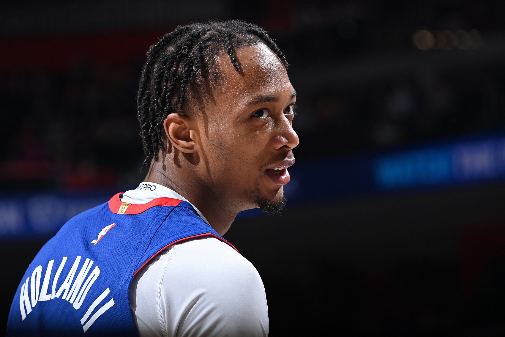 莽！霍蘭12中6&罰球10中9拿到22分6板6斷 但也有7失誤6犯規(guī)