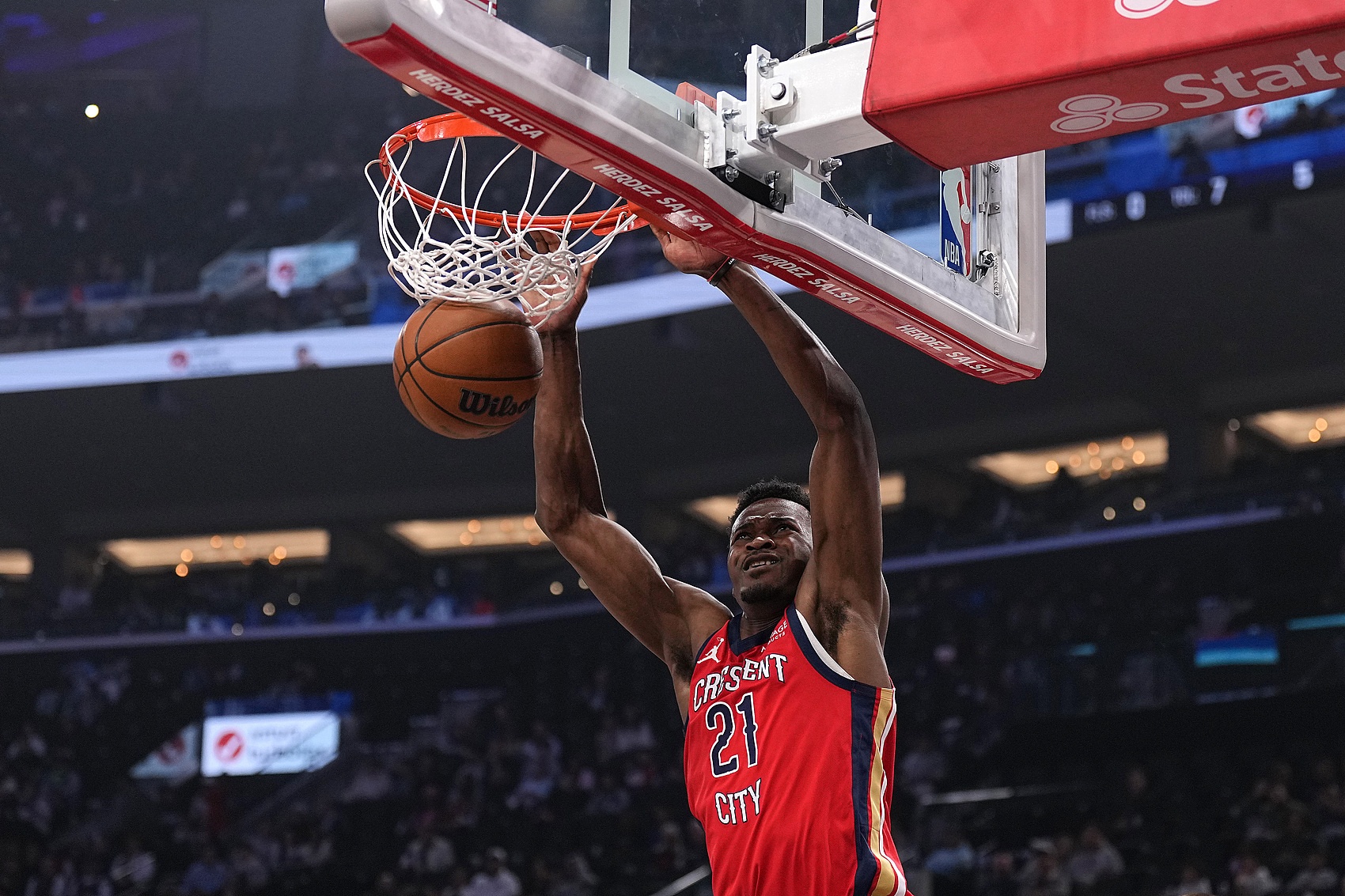 完??！二年級米西11投僅1中拿到2分8板4帽出現(xiàn)6犯規(guī) 正負值-16