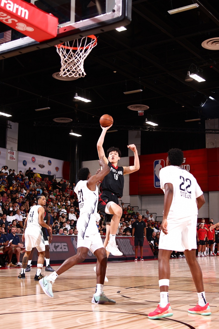 ??穩(wěn)穩(wěn)的幸福！楊瀚森夏聯(lián)3場比賽已連續(xù)3場上雙！場均11.7分