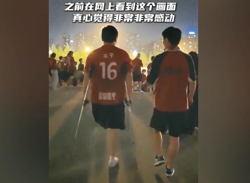 蹇韜邀請殘疾球迷看比賽：世上總有一些美好，值得去全力以赴