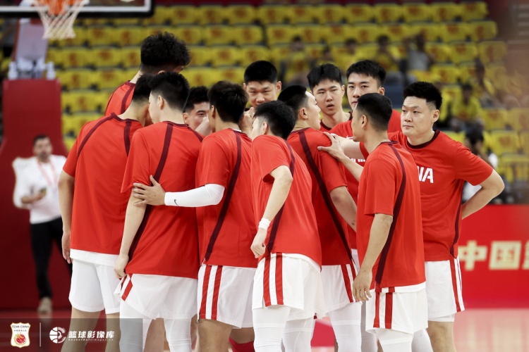 媒體人：中國男籃首勝驚喜在細(xì)節(jié)進(jìn)步 方向正確比成績更關(guān)鍵