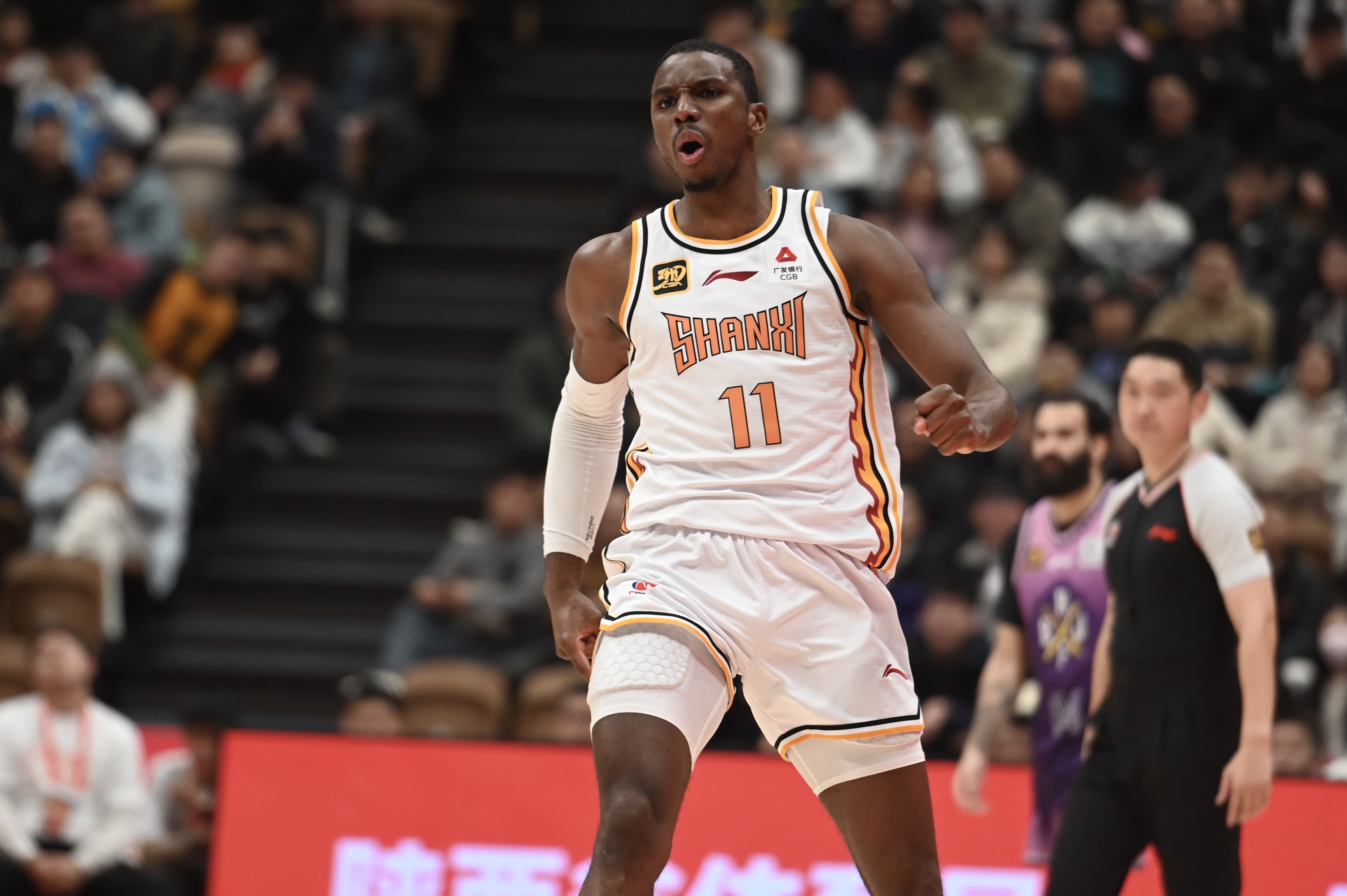 收到歐洲優(yōu)質(zhì)報(bào)價(jià)！媒體人： 迪亞洛新賽季很有可能不會(huì)返回CBA