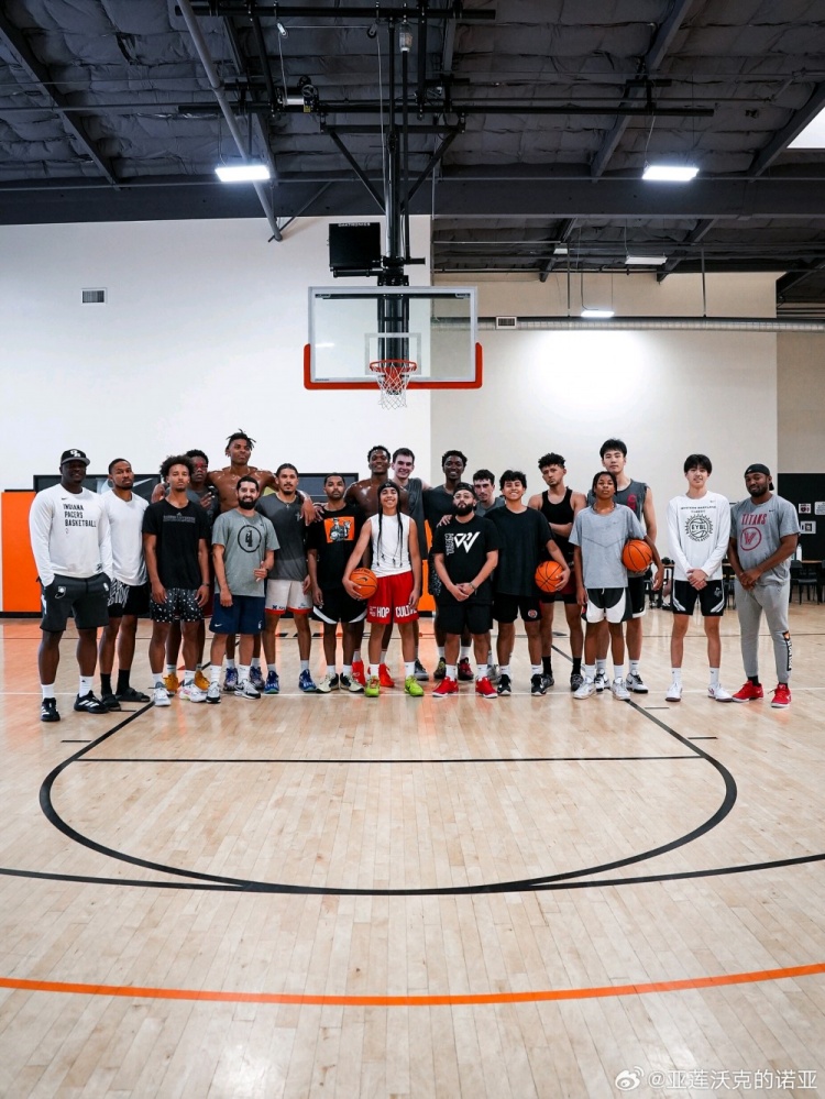 圖片均來(lái)自@亞蓮沃克的諾亞