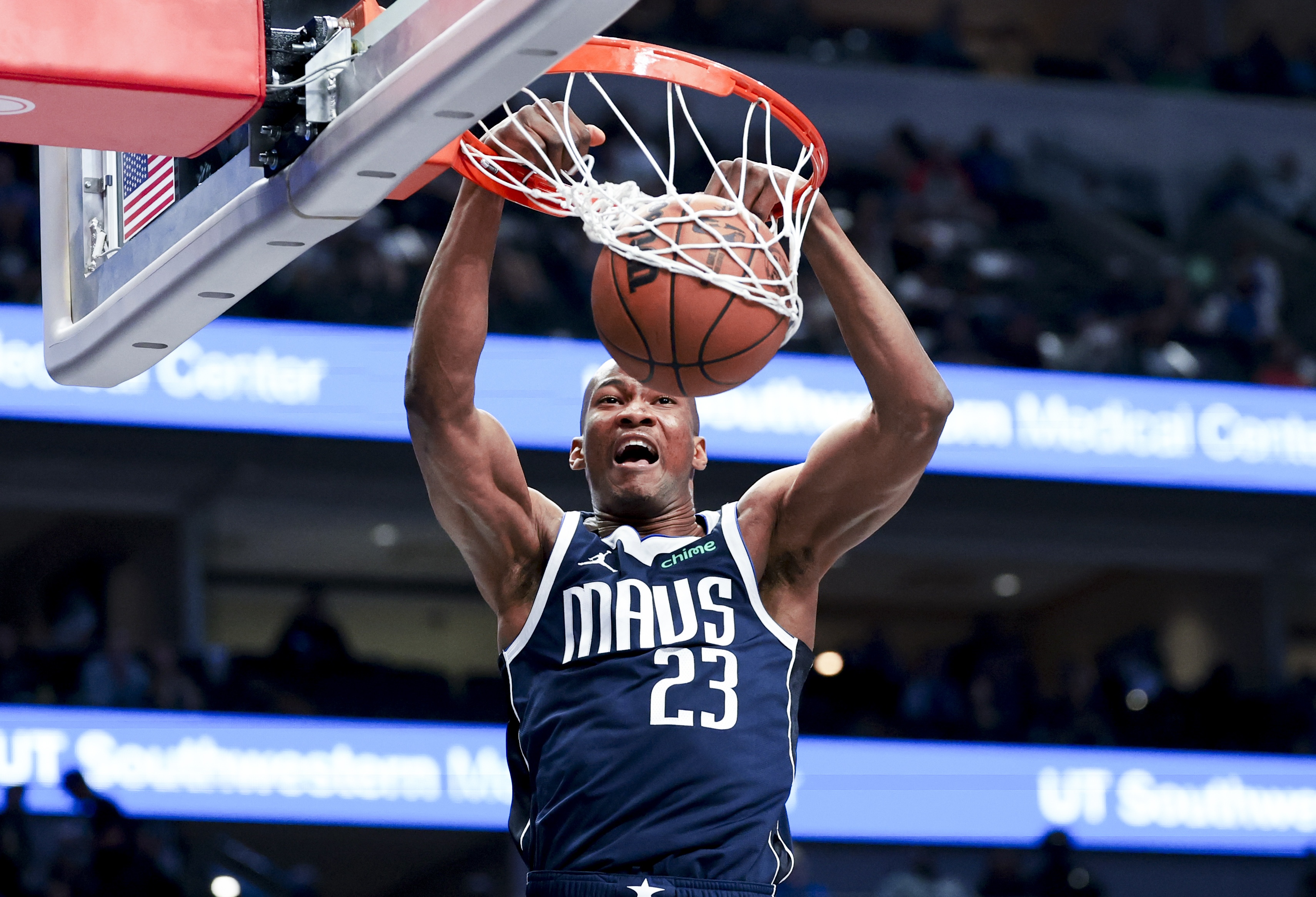 隊(duì)記：熱火還在考察凱-瓊斯 后者不能簽雙向&球隊(duì)剩最后一個(gè)名額