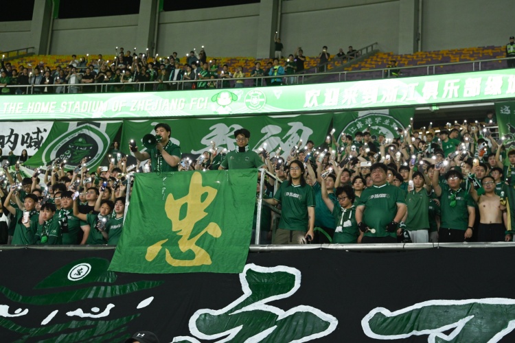 震撼！浙媒：黃龍東看臺將合力完成浙江看臺史上首個(gè)拼圖式TIFO