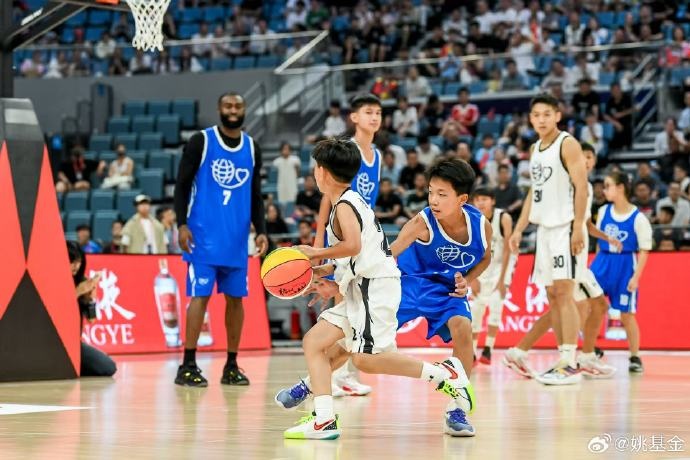 ??姚基金慈善賽-中國明星隊末節(jié)逆轉(zhuǎn)國際隊