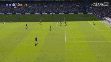 錯(cuò)失良機(jī)！埃斯特旺門前獲得機(jī)會(huì)沒停好，轉(zhuǎn)身爆射打飛