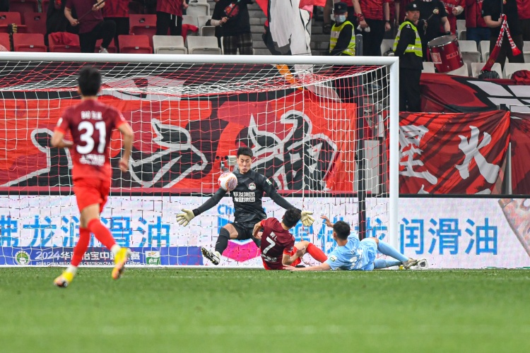 足球報(bào)：徐嘉敏確定無(wú)緣足協(xié)杯半決賽，甚至?xí)绊懼蟮穆?lián)賽