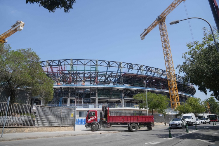 世體：巴薩等待諾坎普改造的完工證書，球場部分開放&容納27000人